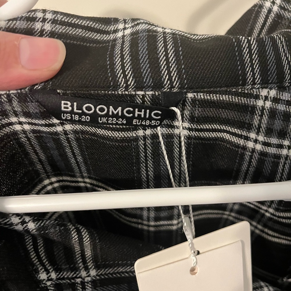 NWT Bloomchic Tunic Buttonup - Picture 3 of 4